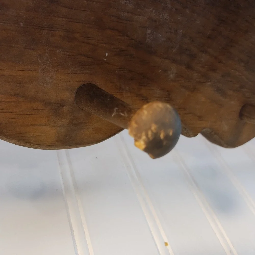 Vintage Wood Wall Shelf Scalloped Gingerbread Cutout 4 Peg Coat Rack Brown 48